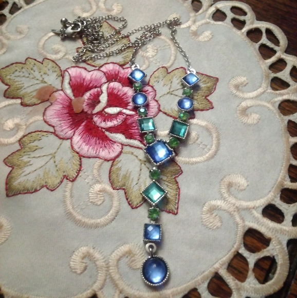 Avon Jewelry - *** Vintage Avon Green & Blue Stones on Silver Drop Pendant Necklace